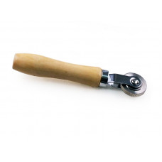 Spec.Roller with a wooden handle